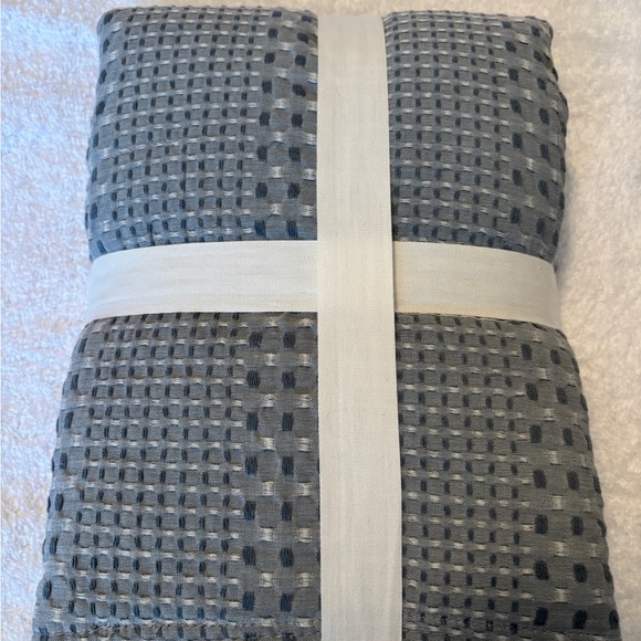 Pottery Barn - Waffle Weave Standard Light Chambray/Gray Pillow Sham.  26x20 NEW - Picture 3 of 6